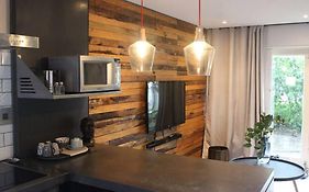 Well Appointed Apartment By Arpa Hospitalities